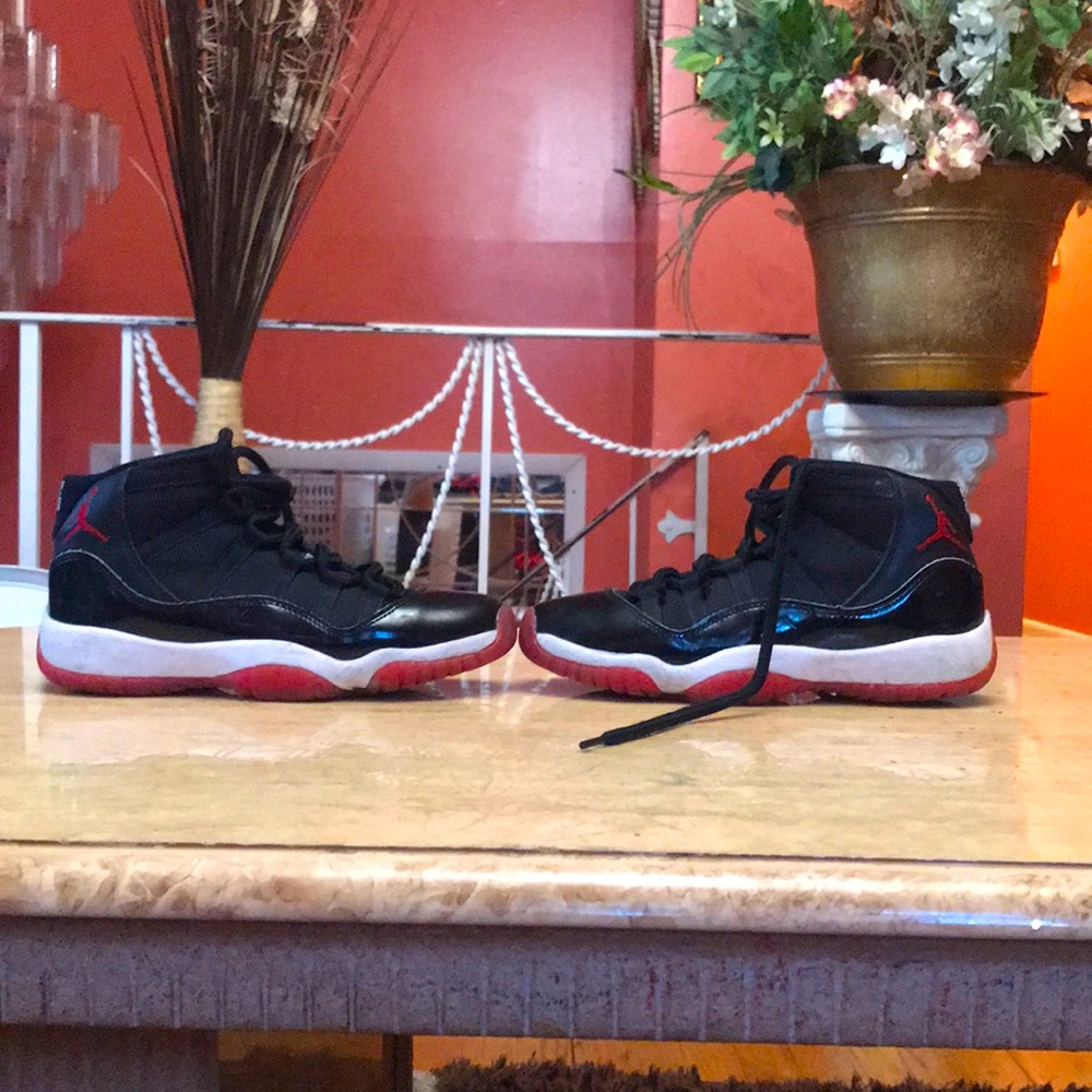 Jordan 11 bred size 4 in a half kids YOUTH